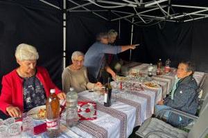 Pizza-Essen bei Edith