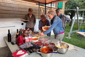 Pizza-Essen bei Edith
